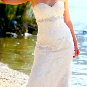 Never worn wedding dress.